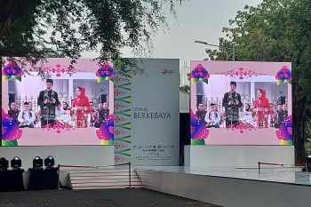 Presiden Joko Widodo dan Iriana berbusana Betawi dalam "Istana Berkebaya"