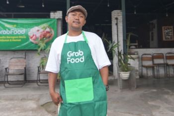 Hamit kembangkan usaha dengan berjualan online
