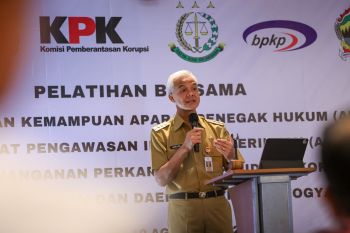 Gubernur Jateng: Pemimpin harus beri contoh sikap  antikorupsi