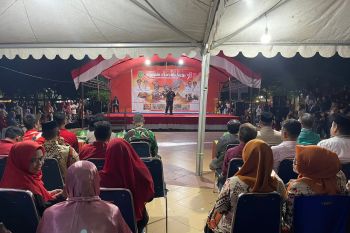 Masyarakat Sidrap menggelar pentas seni peringati HUT RI