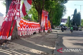 Pedagang bendera mulai menjamur di Kota Palu