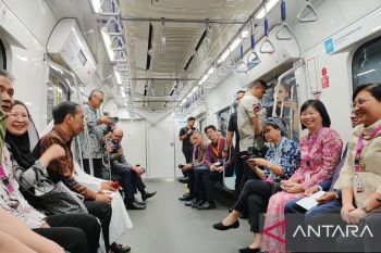 Presiden Jokowi ajak para dubes asing naik MRT ke Stasiun ASEAN
