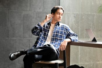 Tips gaya traveling pria yang stylish dan nyaman