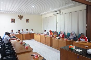 Evaluasi kegiatan sektor pelaku usaha, Komisi II DPRD Agam Raker dengan mitra