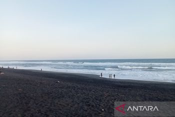 Dispar Bantul mengusulkan penambahan petugas kebersihan wisata pantai