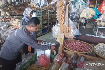 Tekan kecurangan, Badan Metrologi Cilegon tera ulang timbangan pedagang