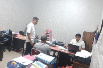 Polisi tangkap seorang pria diduga rudapaksa anak kandungnya