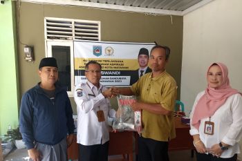 Disnaker Mataram menyalurkan bantuan peralatan kerja Rp525 juta