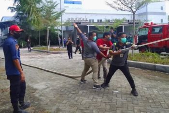 Damkar Palangka Raya tingkatkan kemampuan pegawai rumah sakit tangani kebakaran