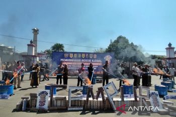 Bea Cukai musnahkan ratusan ribu batang rokok ilegal  di Wonogiri