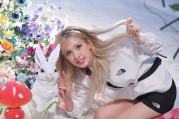 Penyanyi Korsel Jeon Somi meminta maaf atas kontroversi hak cipta