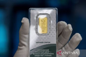 Harga emas tergelincir karena dolar AS menguat