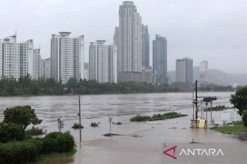 Hujan deras sebabkan 4 orang meninggal, lebih dari 5000 mengungsi