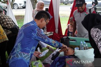 OKU Timur gelar sunat dan operasi katarak gratis