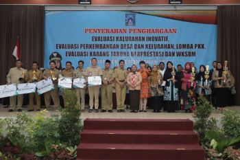 Pemkab Sleman serahkan penghargaan Kalurahan Inovatif 2023