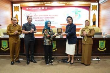 15 peserta Kepemimpinan Nasional belajar Gayatri di Kota Mojokerto