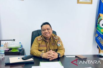 Distanak Sulawesi Tenggara bagikan bibit padi kaya gizi kepada petani