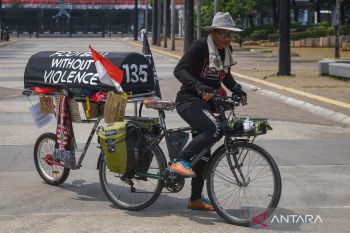 Pak Midun bersepeda dari Malang ke Jakarta tuntut keadilan Tragedi Kanjuruhan