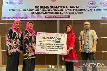 IIP BUMN Sumbar serahkan bantuan untuk Program BAAS di Labuh Panjang