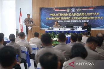 Ditlantas Polda Sulsel latih polisi lalu lintas mengoperasikan ETLE mobile