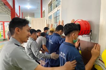 LPKA Palu geledah kamar-tes urine anak binaan cegah peredaran narkoba