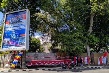 Suasana Kota Mataram semarak dengan bendera merah putih