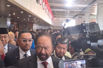 Surya Paloh menilai pernyataan Jokowi soal "Pak Lurah" sebagai candaan
