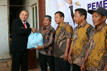 Wali Kota Tegal salurkan sembako kepada terdampak kebakaran kapal