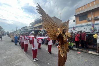 Warga di pulau perbatasan meriahkan HUT RI dengan pawai budaya