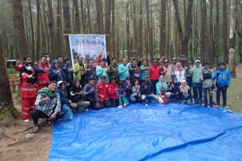 Kolaborasi Merah Putih menggelar aksi tanam pohon di Gunung Bawakaraeng