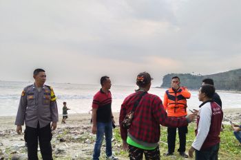 Tiga wisatawan tewas tenggelam di pantai Lampung Selatan