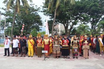 Kemenkumham-Sulteng meriahkan upacara HUT RI kenakan pakaian adat
