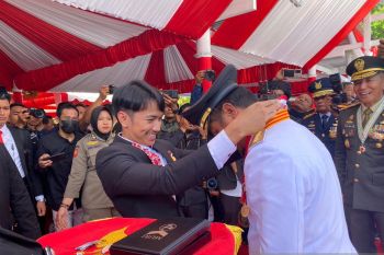 Gubernur Sulsel menerima penghargaan MURI pada upacara Kemerdekaan RI