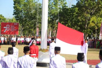 Wabup Sumbawa Barat mengajak warga berikan kontribusi di momentum HUT RI