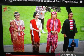 Peci panjang nyentrik ala Ricky bikin Jokowi tertawa