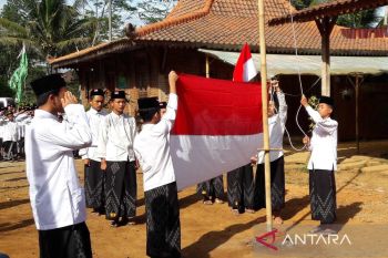 Ponpes di  Temanggung gelar upacara HUT RI tanamkan cinta Tanah Air
