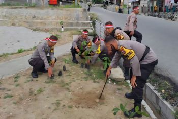 Polsek Palu Barat lakukan penanaman pohon di Huntap Balaroa