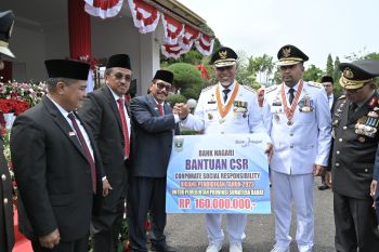 Bank Nagari menyerahkan bantuan CSR 2023 ke Pemprov Sumbar