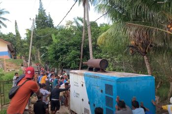 Warga Pulau Pasi Selayar kini nikmati listrik di malam hari