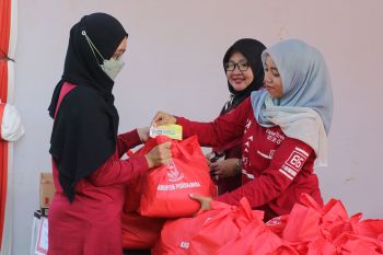 HUT RI, Pemkab Purbalingga bagikan 700 paket sembako