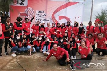 Suria Lintas Gemilang gelar lomba tradisional bersama warga Tambea