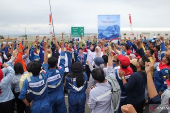 DSLNG Peringati Hari Kemerdekaan RI ke 78 dengan khidmat dan meriah