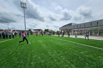 PT Freeport bangun lapangan bola sintetis dukung atlit Mimika