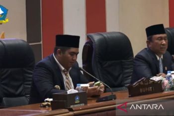 Rapat paripurna pemilihan Calon Wakil Bupati Bintan diskors dua kali