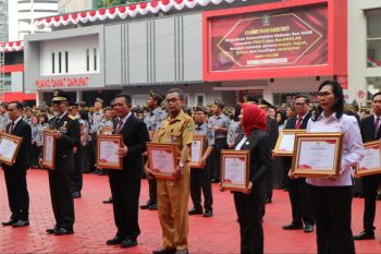 Gubernur Ansar terima penghargaan Kemenkumham RI