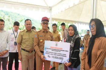 Pemprov Sulbar salurkan Rp2,25 miliar kepada 193 kelompok usaha