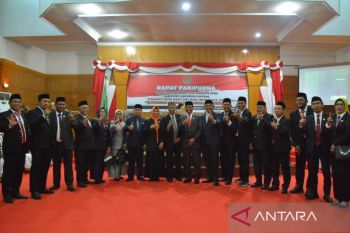 Ketua DPRD Sidrap melantik PAW Rahmatiah Benteng dari PKS