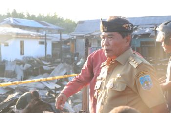 Gubernur Kaltara tinjau  lokasi kebakaran dan berikan bantuan kepada korban