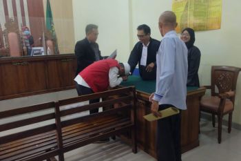 Terdakwa penebang kayu Register 42 Way Kanan dibebaskan