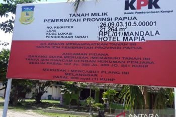 Pemkab Biak Numfor pasang papan kepemilikan aset daerah